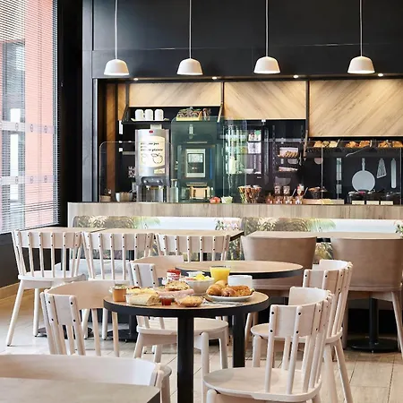 Hotel D'arcy Saint Quentin En Yvelines 3*