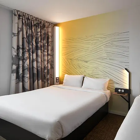 D'arcy Saint Quentin En Yvelines 酒店 3*