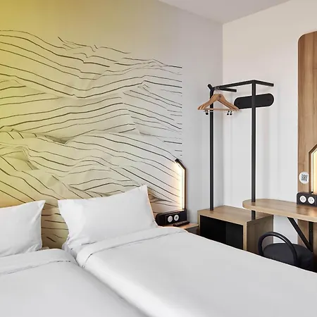 Hotel D'arcy Saint Quentin En Yvelines 3*